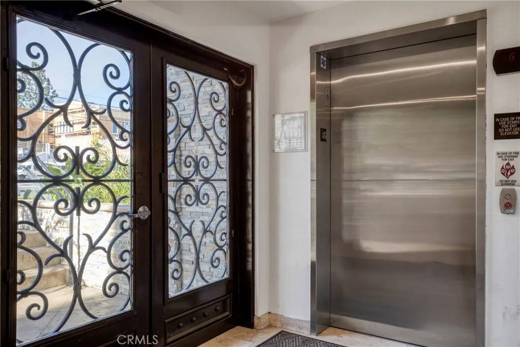 Studio City, CA 91406,12916 MOORPARK Street #204