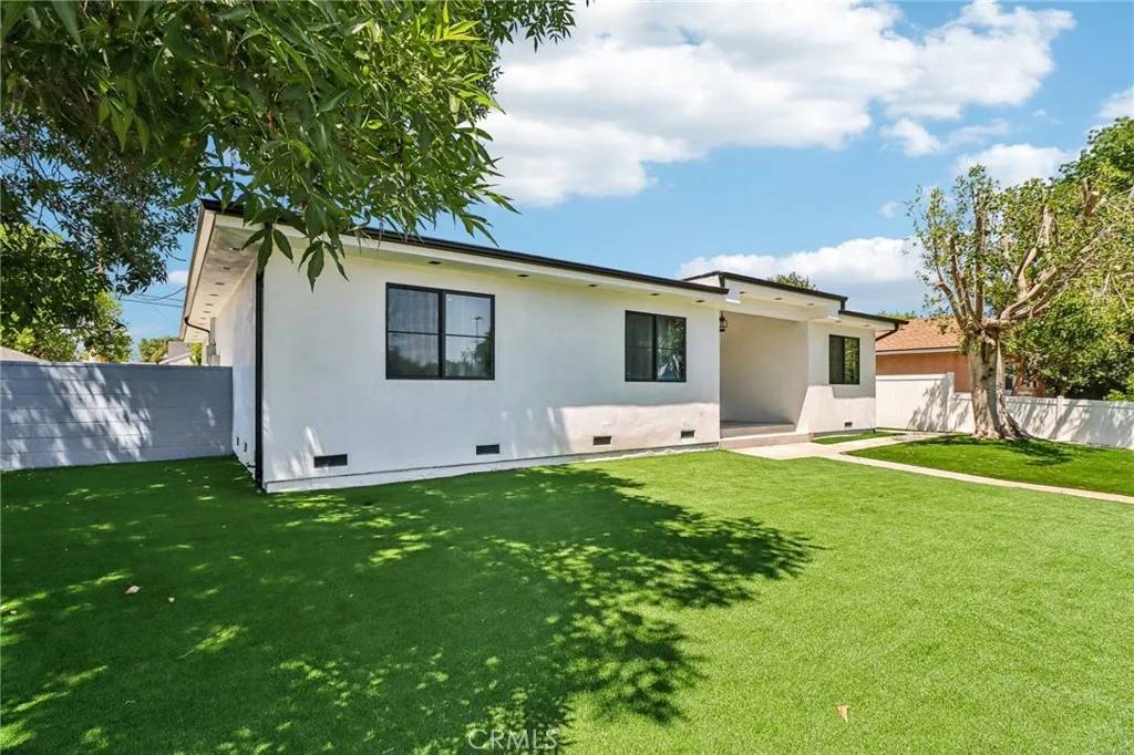 Granada Hills, CA 91344,16729 Chatsworth Street