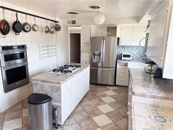 North Hills, CA 91343,16431 Stare Street