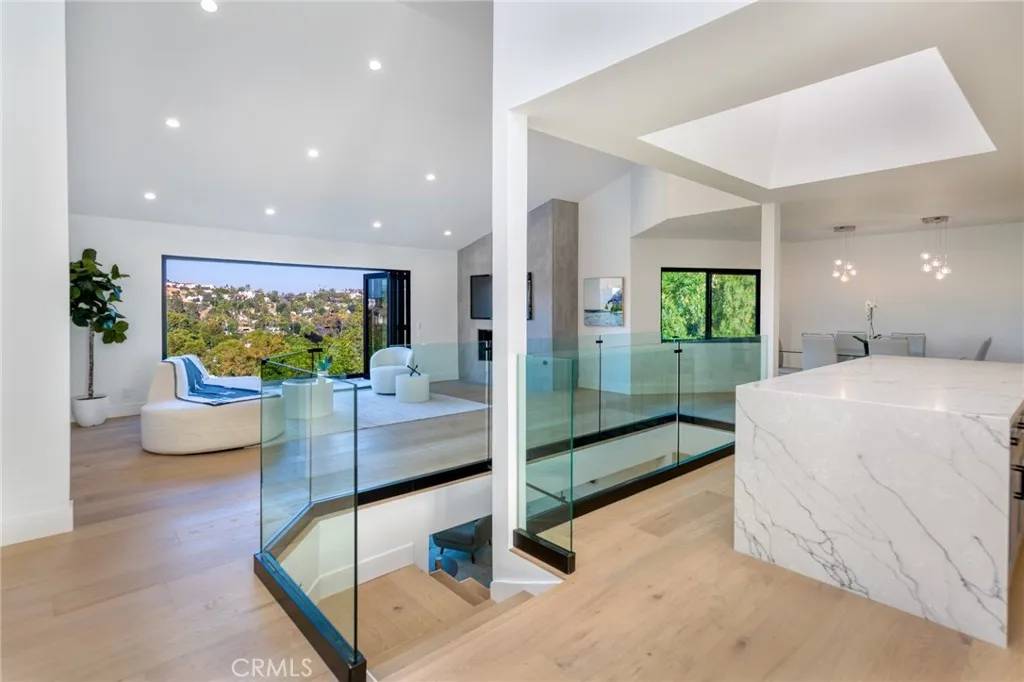 4976 Llano Drive, Woodland Hills, CA 91364