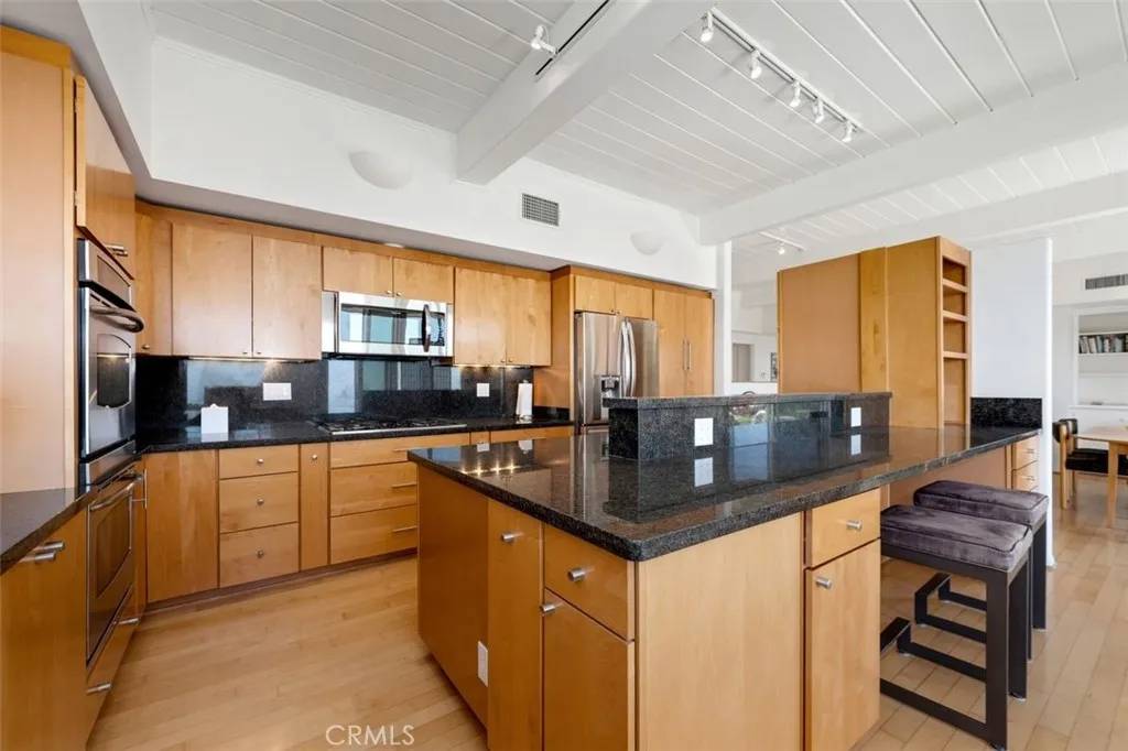 Pacific Palisades, CA 90272,1032 Enchanted Way