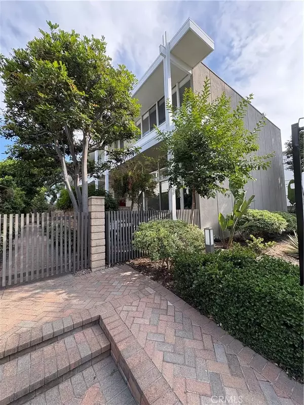 Burbank, CA 91505,4280 W Kling Street