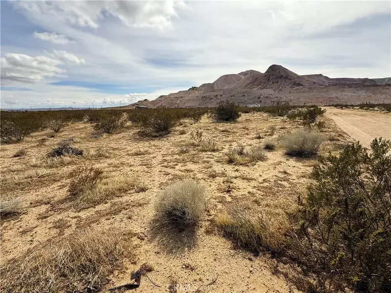 0 Gus St, Mojave, CA 93501