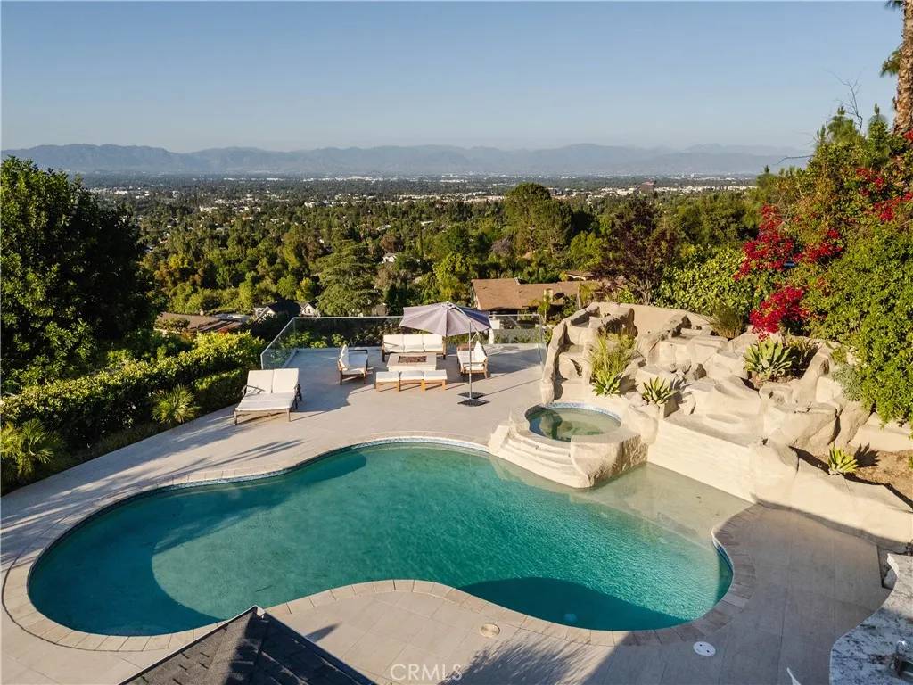 4935 Calvin Avenue,  Tarzana,  CA 91356