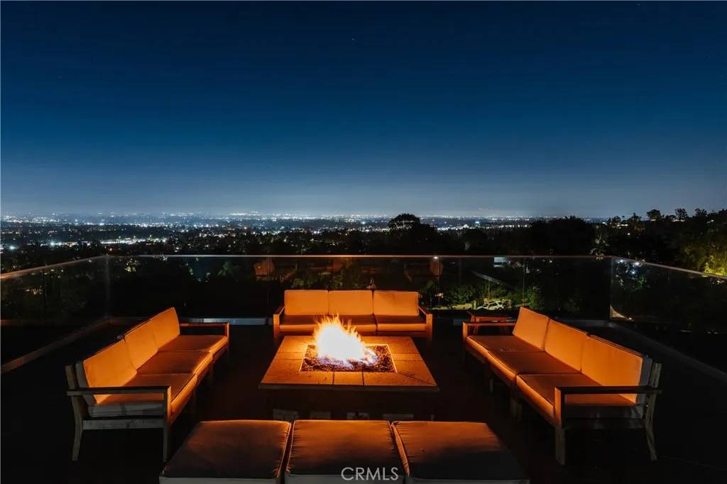 Tarzana, CA 91356,4935 Calvin Avenue