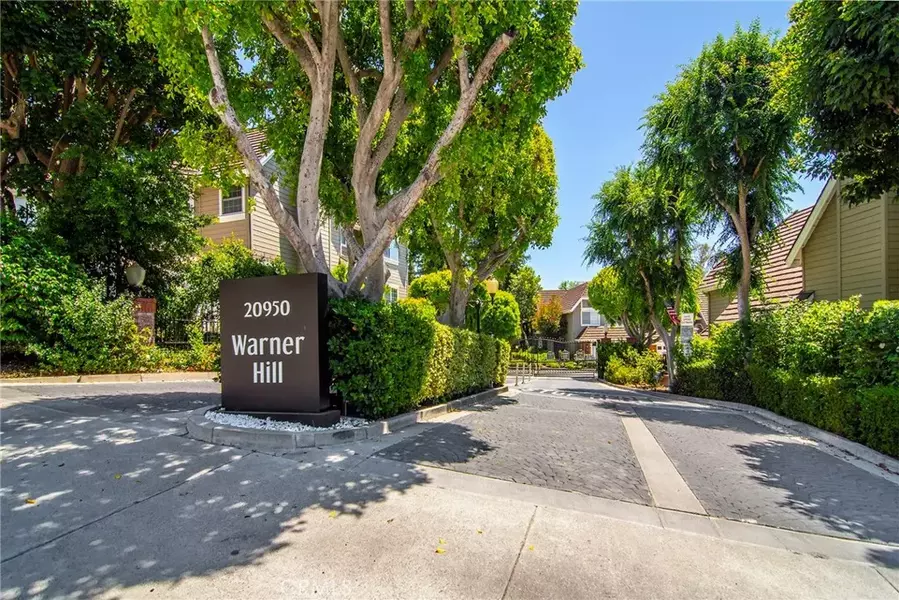 20950 Oxnard Street #11, Woodland Hills, CA 91367