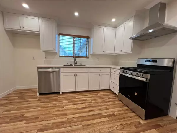 Valley Glen, CA 91401,5742 Woodman Avenue #2