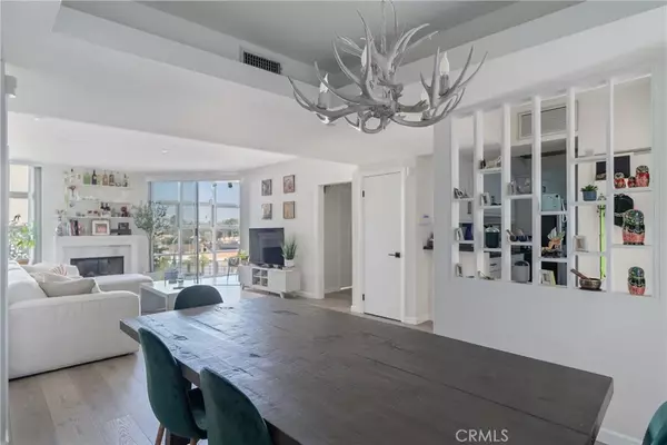 Los Angeles, CA 90049,171 N Church Lane #306