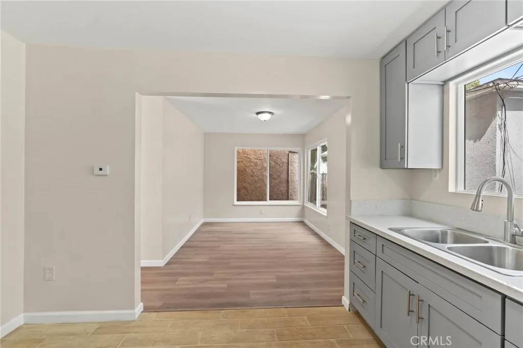 10518 S Vermont Avenue, Los Angeles, CA 90044
