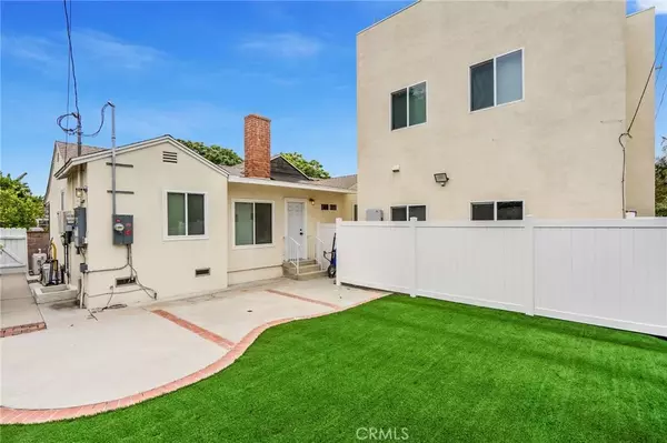 Northridge, CA 91324,8957 Amigo Avenue