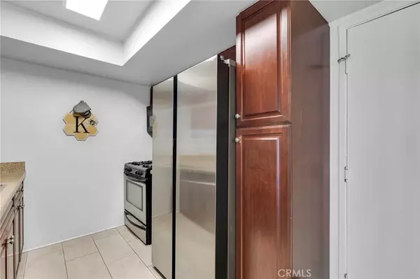 Woodland Hills, CA 91367,5545 Canoga Avenue #121