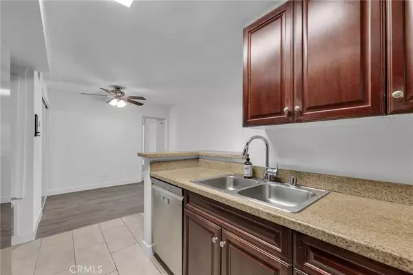 Woodland Hills, CA 91367,5545 Canoga Avenue #121