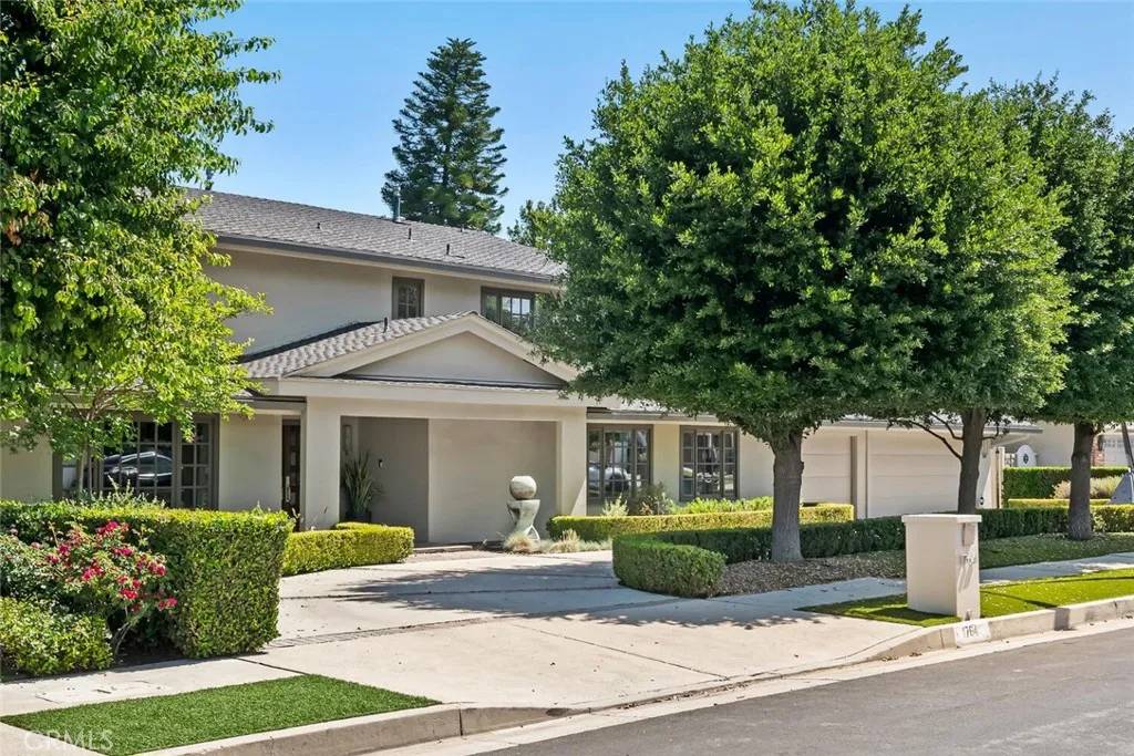 Encino, CA 91316,17641 Corinthian Drive