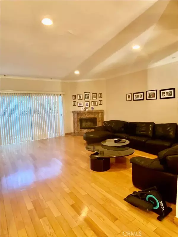 Sherman Oaks, CA 91403,14919 Dickens Street #105