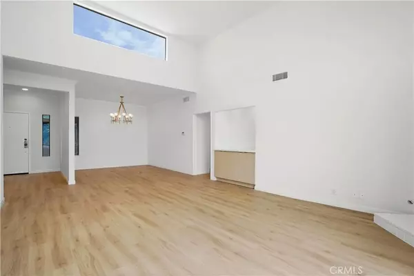 Sherman Oaks, CA 91403,14844 Dickens Street #306