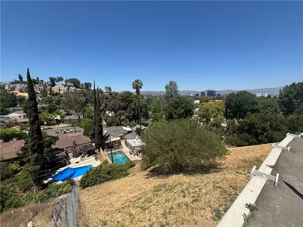 Woodland Hills, CA 91364,5143 ESCOBEDO