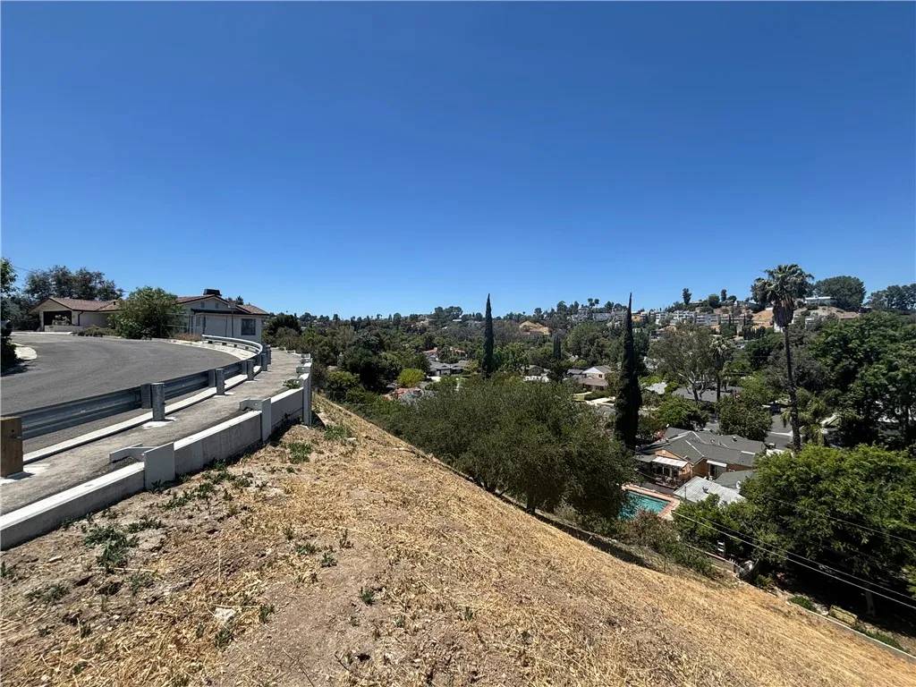 Woodland Hills, CA 91364,5143 ESCOBEDO