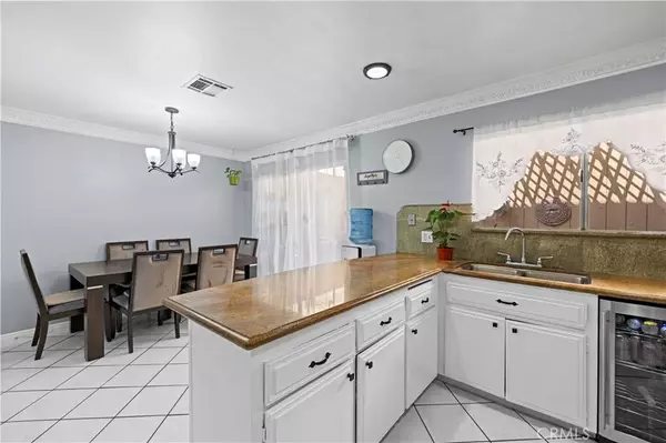 Panorama City, CA 91402,9158 Van Nuys Boulevard #8