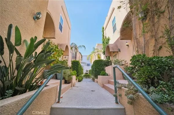 Toluca Lake, CA 91602,10659 Bloomfield Street