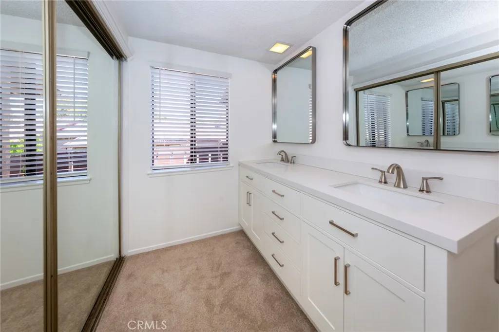 Simi Valley, CA 93065,2440 Chandler Avenue #4