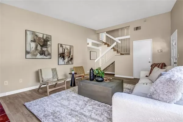 Valencia, CA 91355,25402 Via Jardin