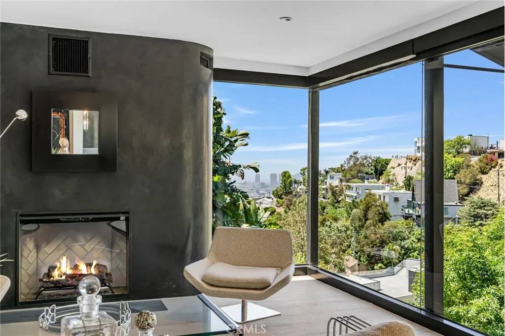 Los Angeles, CA 90069,1782 Viewmont Drive