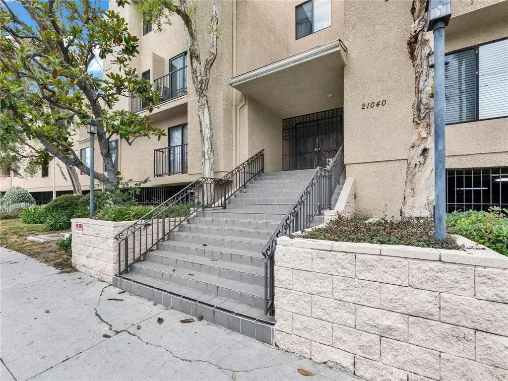 Canoga Park, CA 91304,21040 Parthenia Street #20