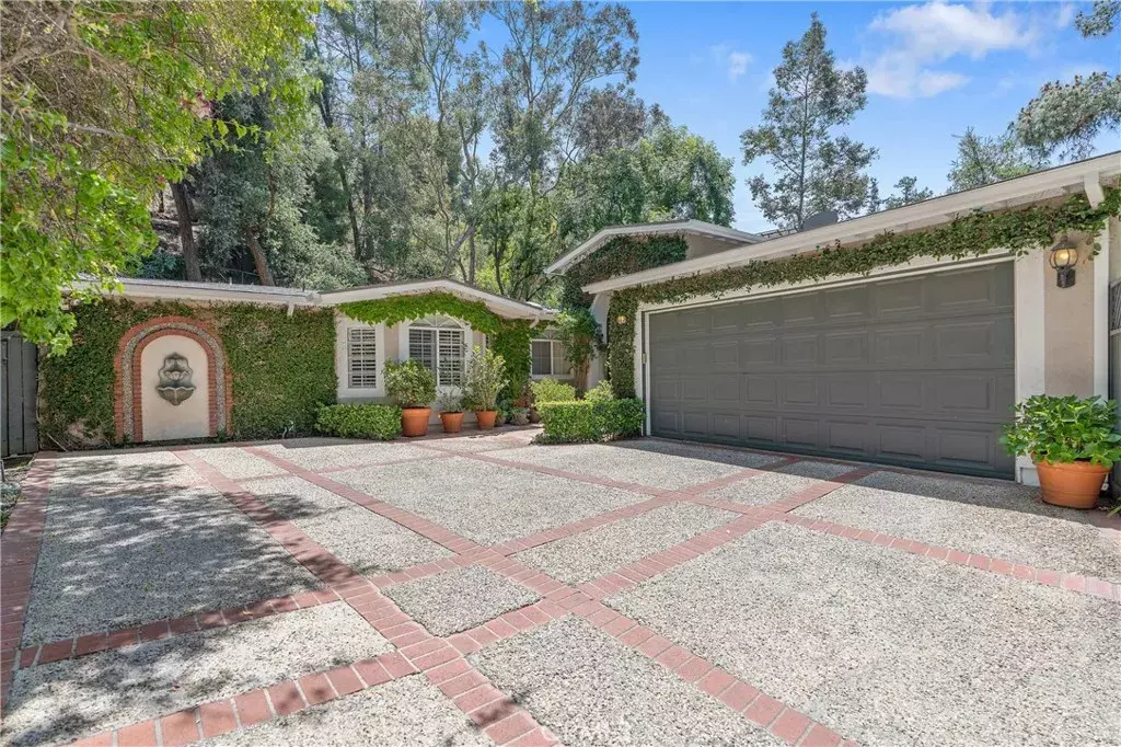 Encino, CA 91436,3818 Hayvenhurst Avenue