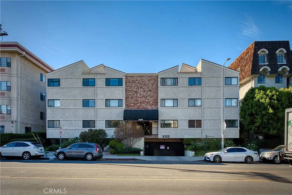 5325 Lindley Avenue #202, Tarzana, CA 91356