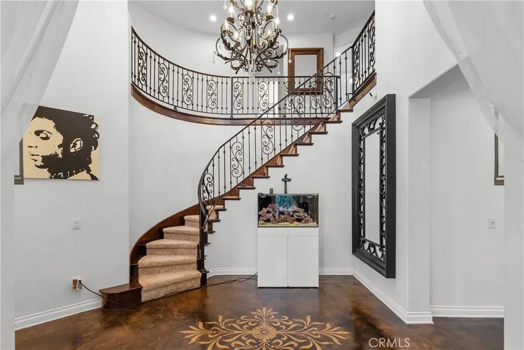 Saugus, CA 91390,29259 Black Pine Way