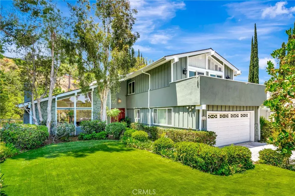 Woodland Hills, CA 91364,22668 Flamingo Street