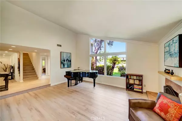 Woodland Hills, CA 91364,22668 Flamingo Street