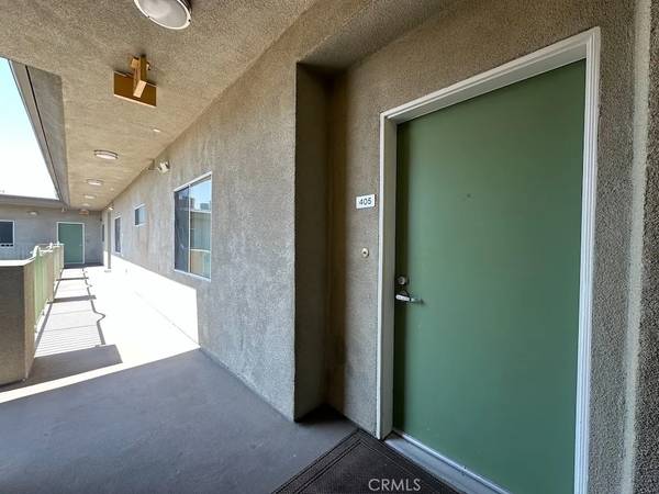 7551 Jordan Avenue #405, Canoga Park, CA 91303