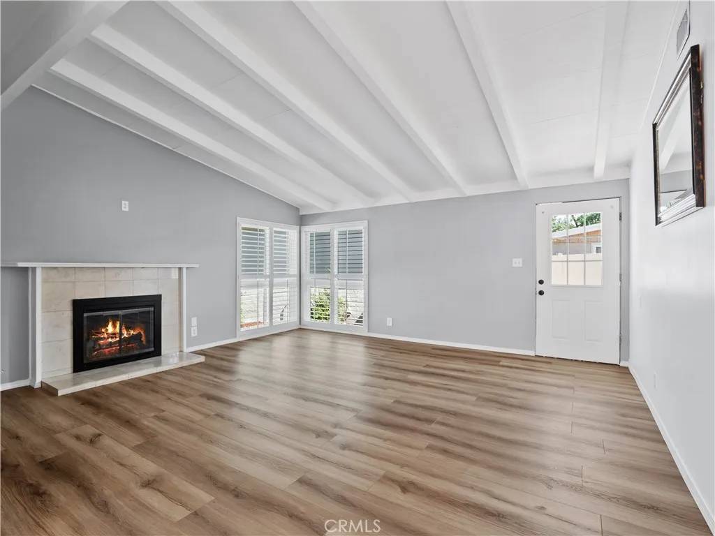 Saugus, CA 91350,27545 Santa Clarita Road