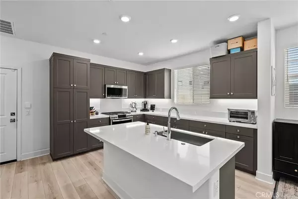 Simi Valley, CA 93065,3001 Honolulu Lane