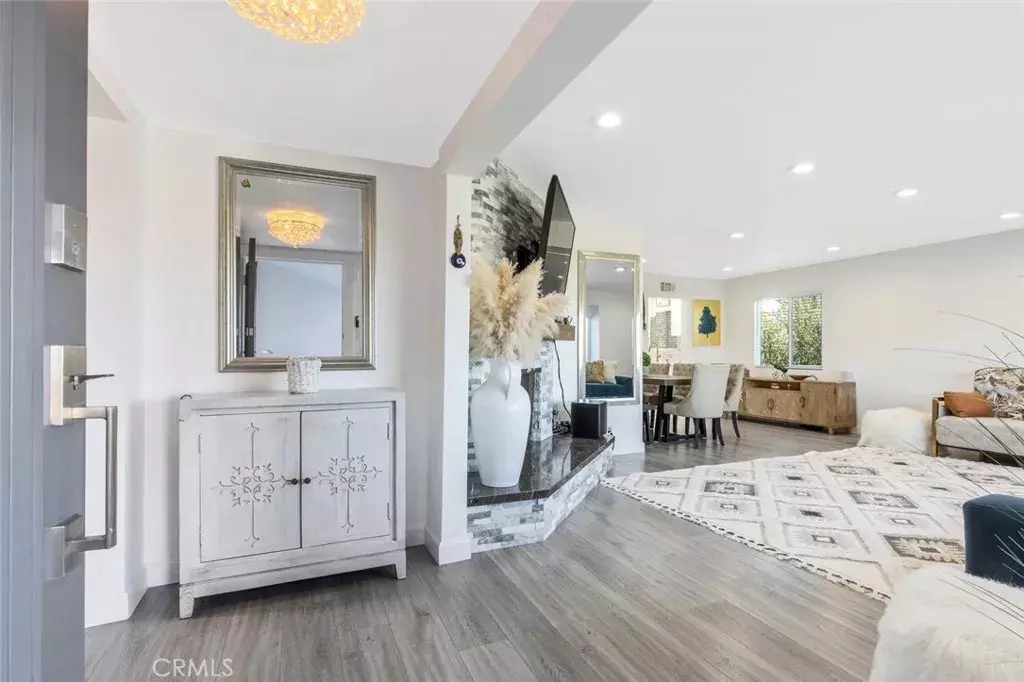 Woodland Hills, CA 91364,22444 Venido Road