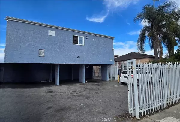 921 W 82nd St, Los Angeles, CA 90044