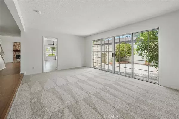 Valencia, CA 91355,25263 Via Sistine