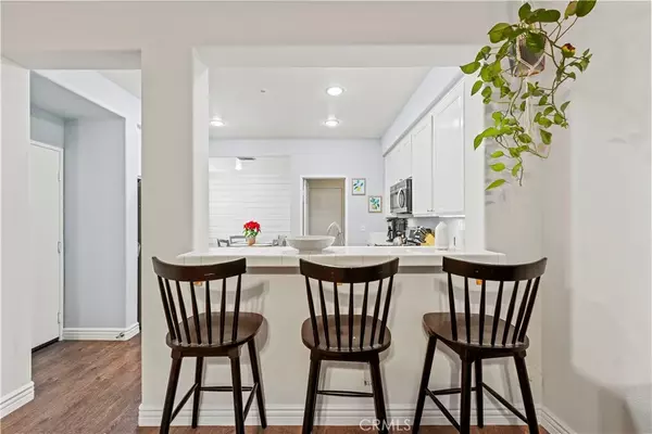 Valencia, CA 91354,23411 Abbey Glen Place #41