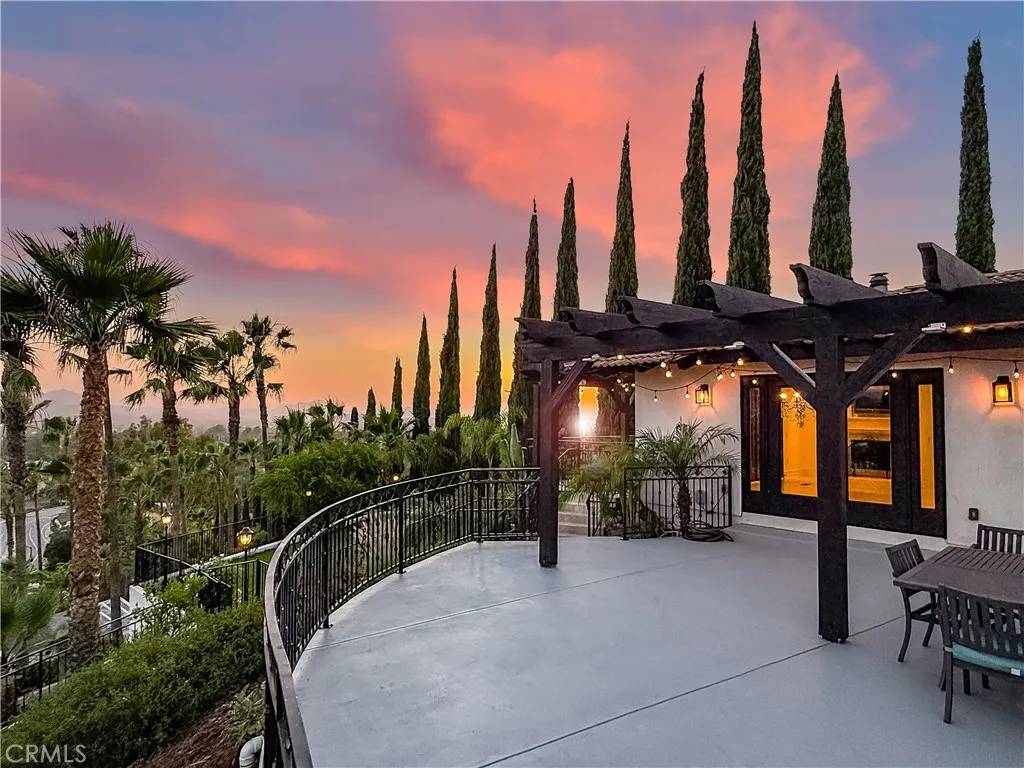 567 Lone Oak Drive, Thousand Oaks, CA 91362