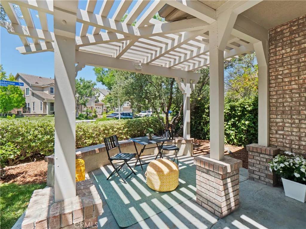 Valencia, CA 91381,25679 Smoketree Lane