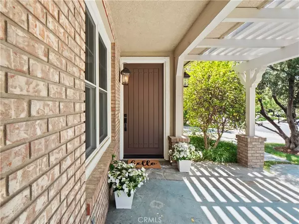 Valencia, CA 91381,25679 Smoketree Lane