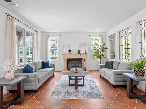 Valencia, CA 91381,25679 Smoketree Lane