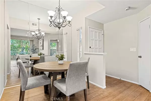 Valencia, CA 91355,23839 Del Monte Drive #93