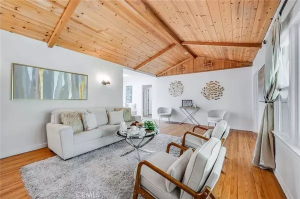 Valley Village, CA 91601,11653 Weddington Street