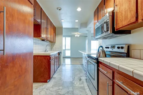 Encino, CA 91316,5454 Zelzah Avenue #215