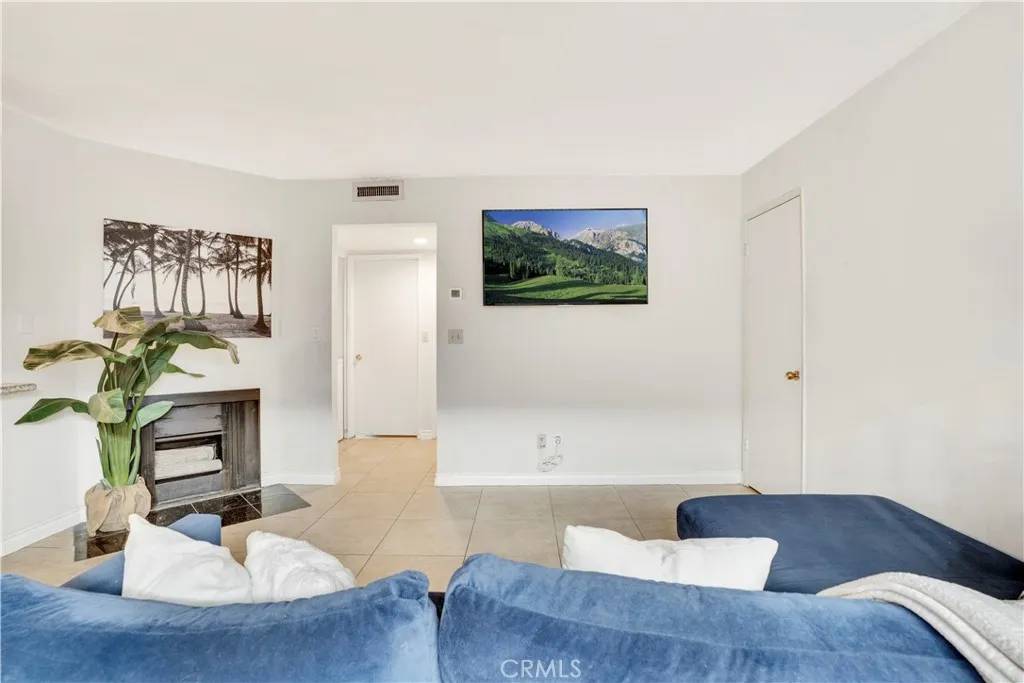 9038 Orion Avenue #107, North Hills, CA 91343
