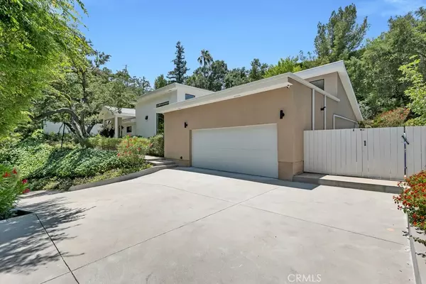 Encino, CA 91436,3843 Hayvenhurst Avenue