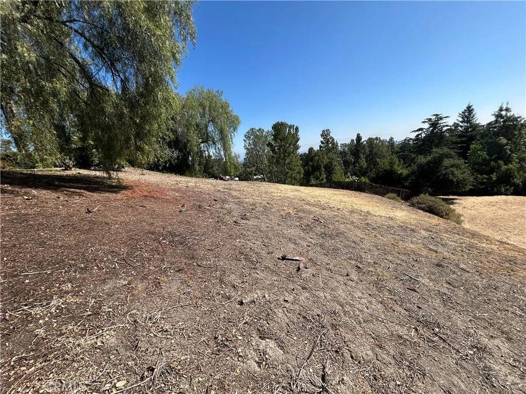 Woodland Hills, CA 91364,5075 Hood