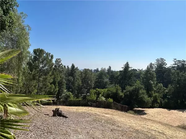 Woodland Hills, CA 91364,5075 Hood